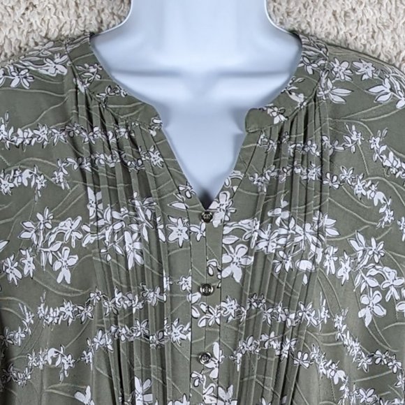 Croft & Barrow* Women's Short Sleeve V-Neck‎ Curved Hem Pleated Front Blouse~ 1X - Picture 3 of 11